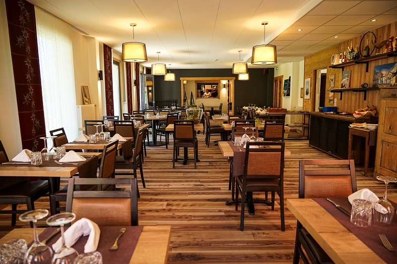 salle de restaurant hôtel le Farachin