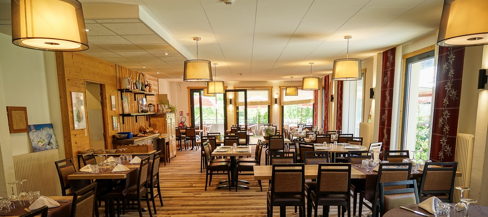 salle de restaurant hôtel le Farachin à villard d'aréne